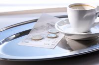 Foto: Serviertablett mit Trinkgeld